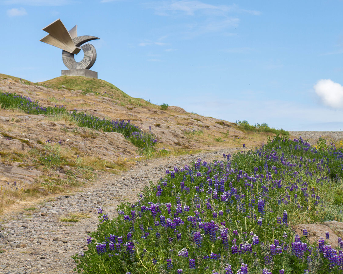 Statue in Thingvellir National Park viewed during a Golden Circle Iceland tour