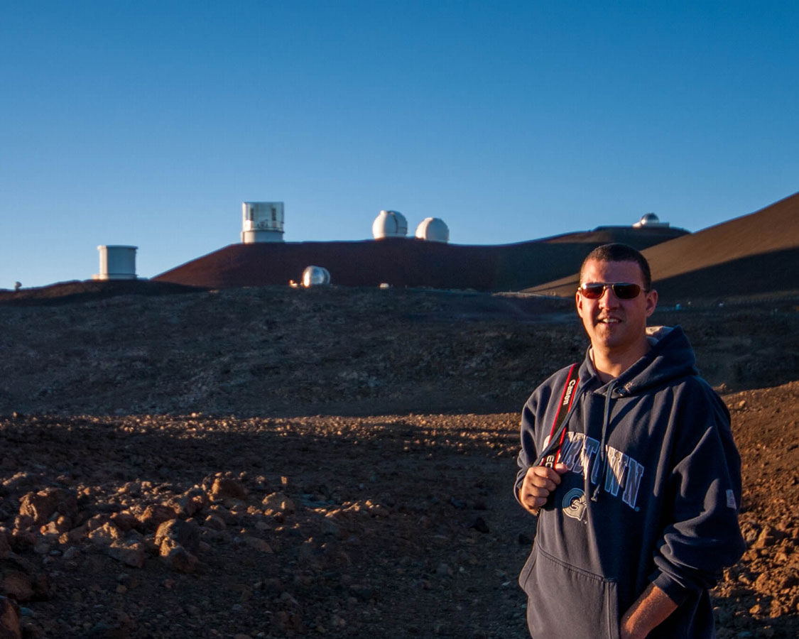 Man on trail to summit Mauna Kea to visit observatories