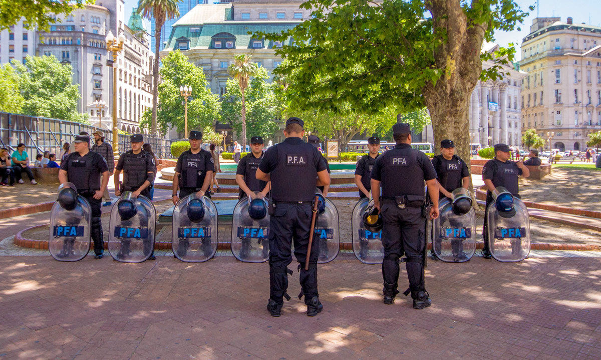 Police getting ready at Plaza de Mayo.