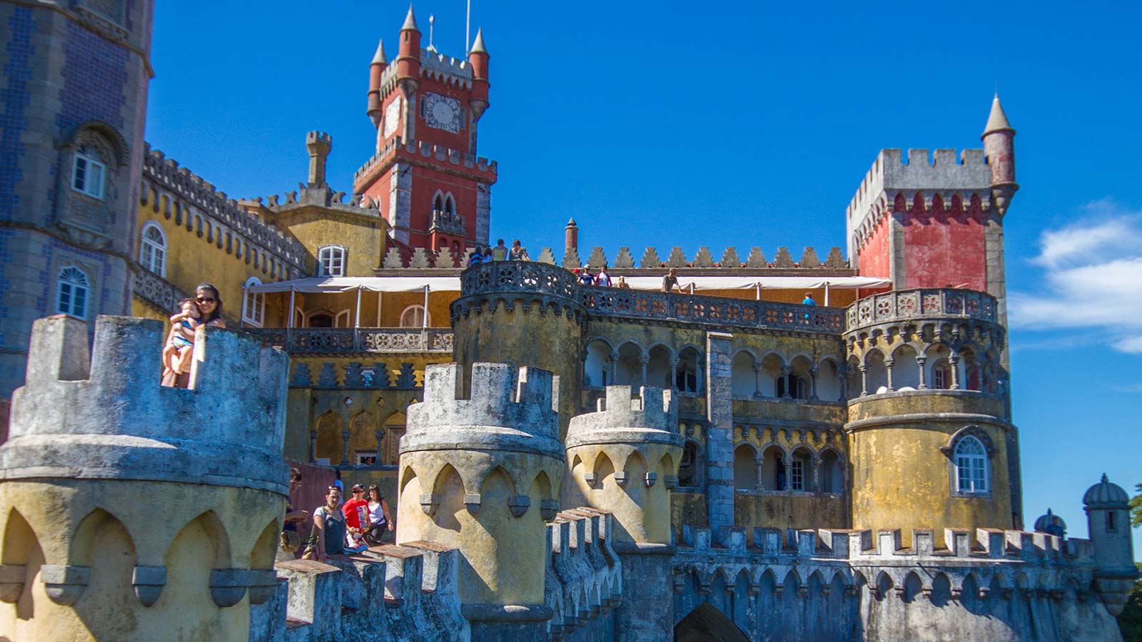 FAmilies exploring the Castles of Sintra