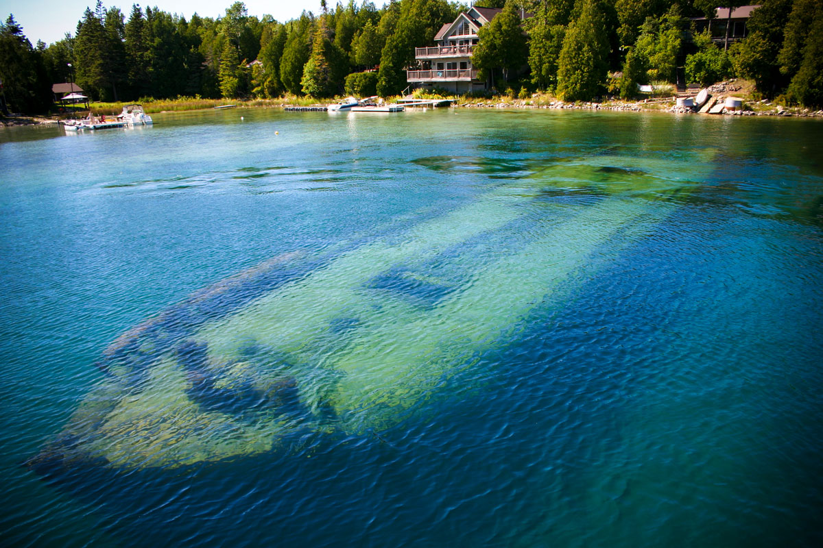 Sunken ship in Tobermory Ontario, one of the most amazing places in Canada