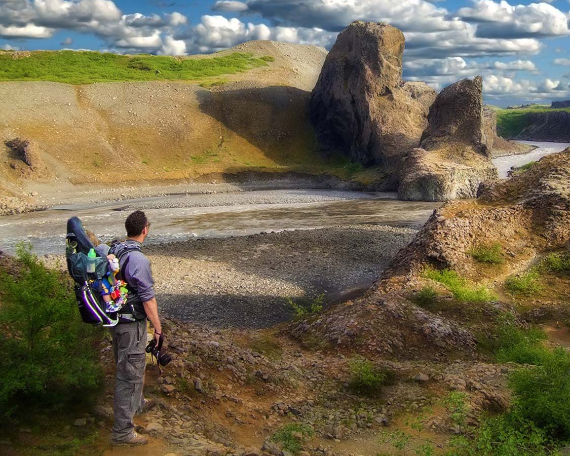 Getting outside and into nature opens up the best playground in the world for children, and having a great toddler carrier makes it so much easier. Sometimes getting outdoors with kids in tow can be a challenge. We review the best toddler backpack carrier for travel, hiking, and urban exploring.