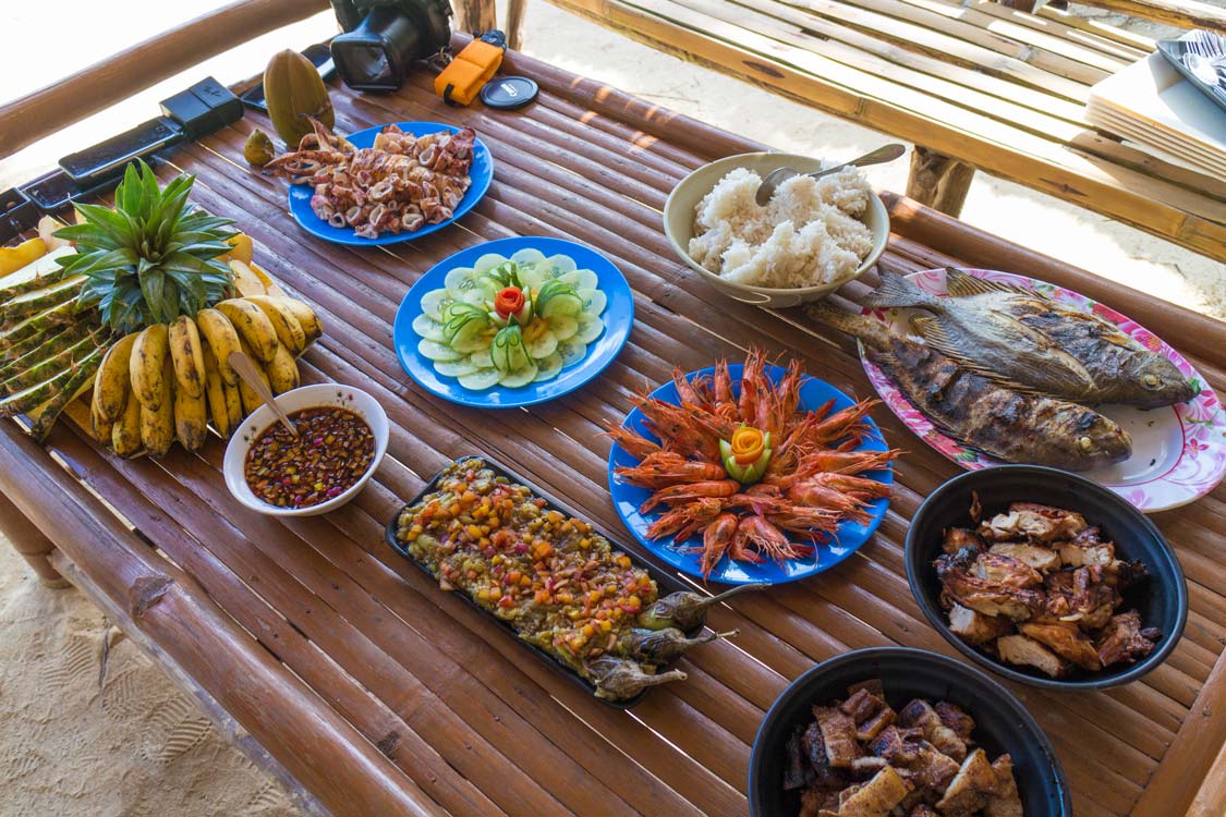 Island-lunch-on-an-El-Nido-Tour-Philippines