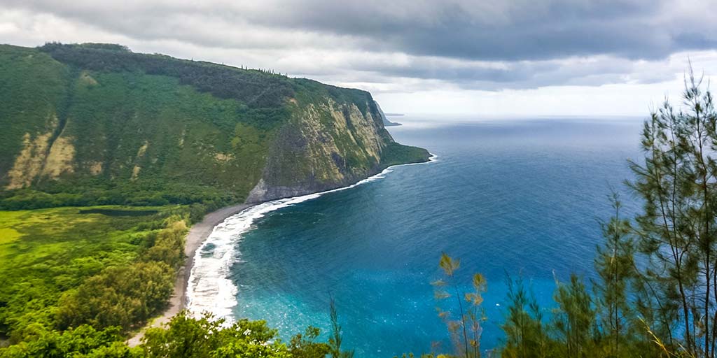From waterfalls to volcanoes and everything in between. Experiencing this 7 day Big Island itinerary will give you a taste of what this island has to offer!