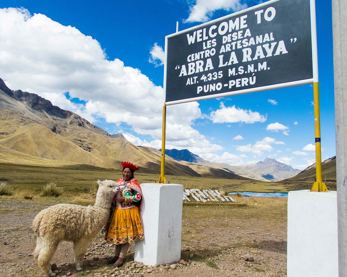 Indigenous woman in La Raya Peru