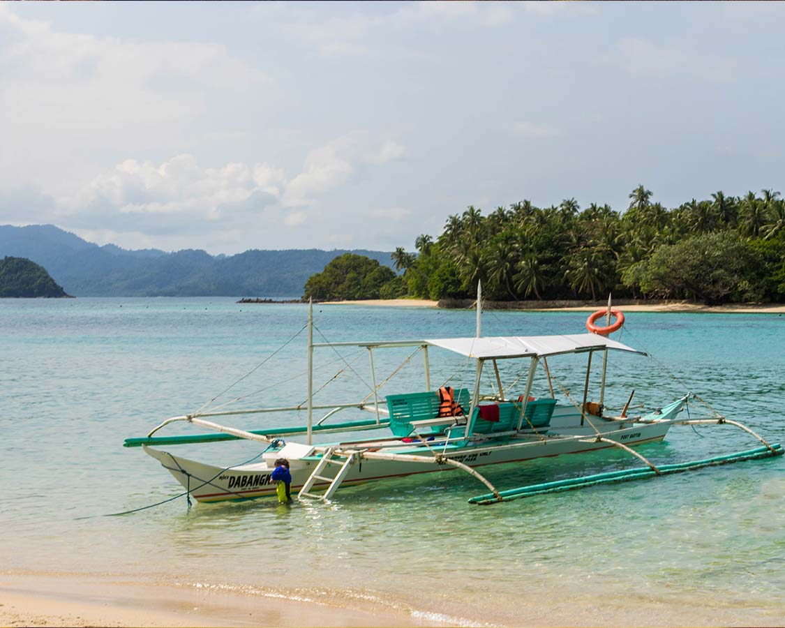 Filipino Paraw in San Vicente Palawan with kids