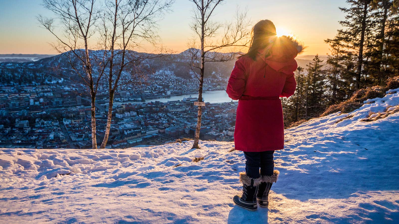 Want to know what to pack for Norway in winter? For exploring the cities, trails, and fjords we have the ultimate Norway winter packing list for the family