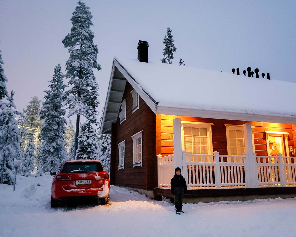 Ounasvaaran Lakituvat chalet accommodations in Rovaniemi in winter