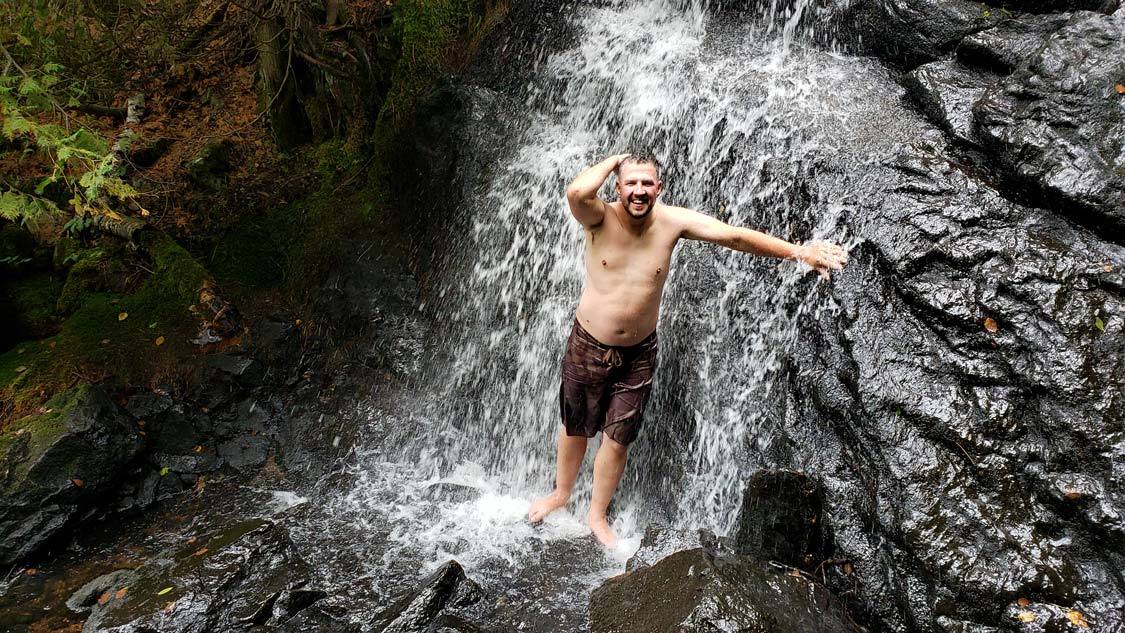 New water bottle easily filters lake and river water - Veg Travel