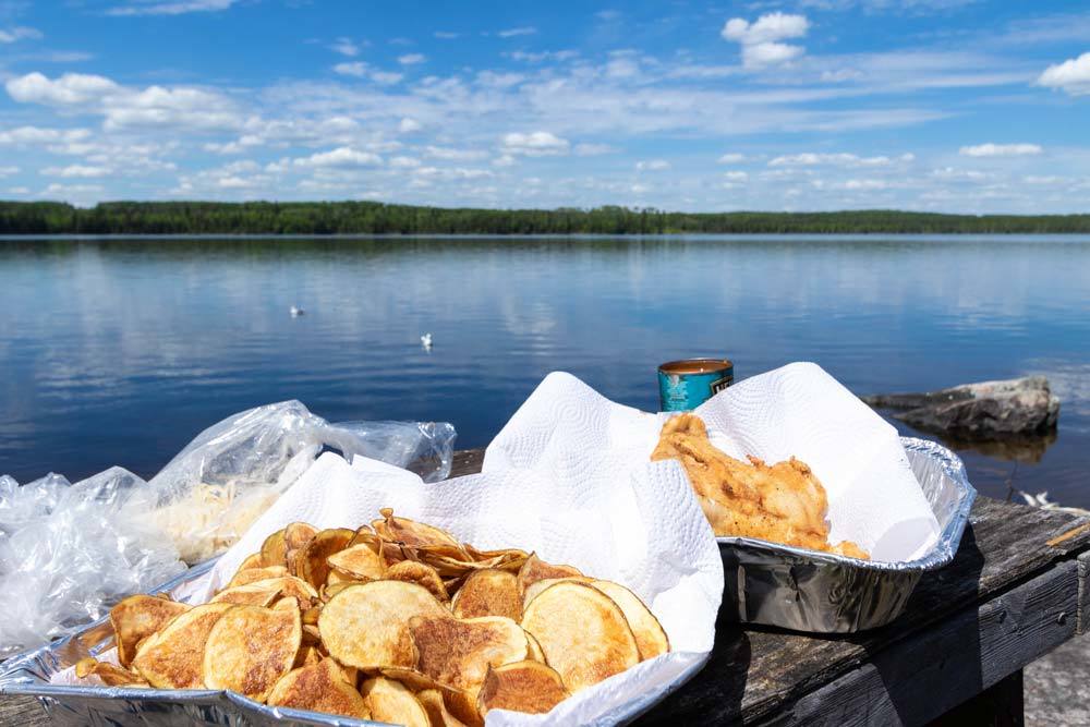 Mar Mac Lodge shore lunch