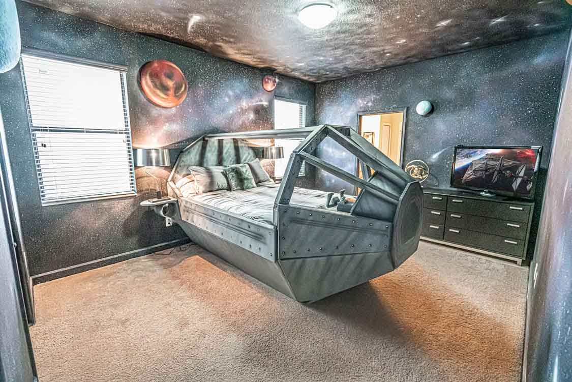 Millenium Falcon bedroom Airbnb