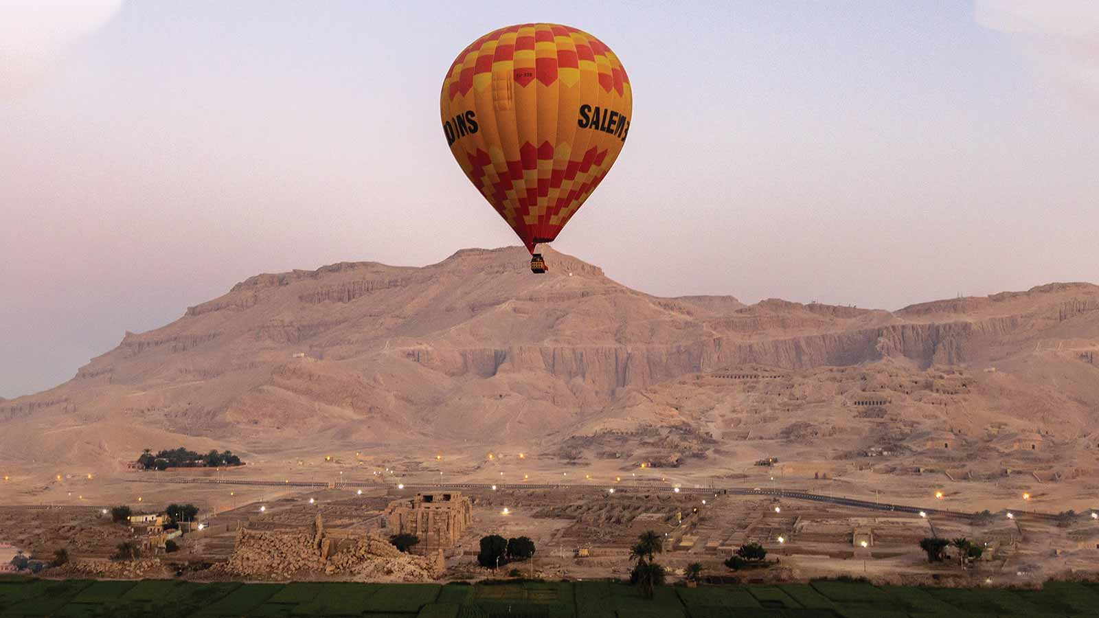 Ironisch bedenken Geroosterd Hot Air Balloon Tour In Luxor Egypt: Everything You Need To Know Before You  Go - Adventure Family Travel - Wandering Wagars