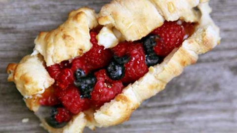 Easy Bannock and Berries recipe