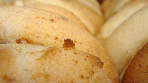 Easy Pandebono Recipe (Colombian Cheese Bread)