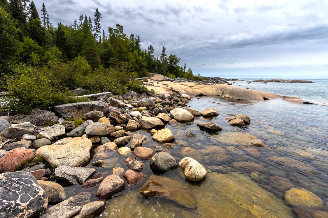 Rocky waterfront on the Under the Volcano hike at Neys Provincial Park