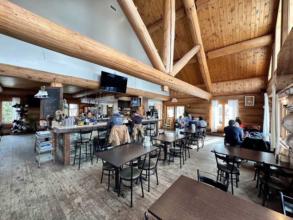 A log cabin restaurant in Montebello Quebec