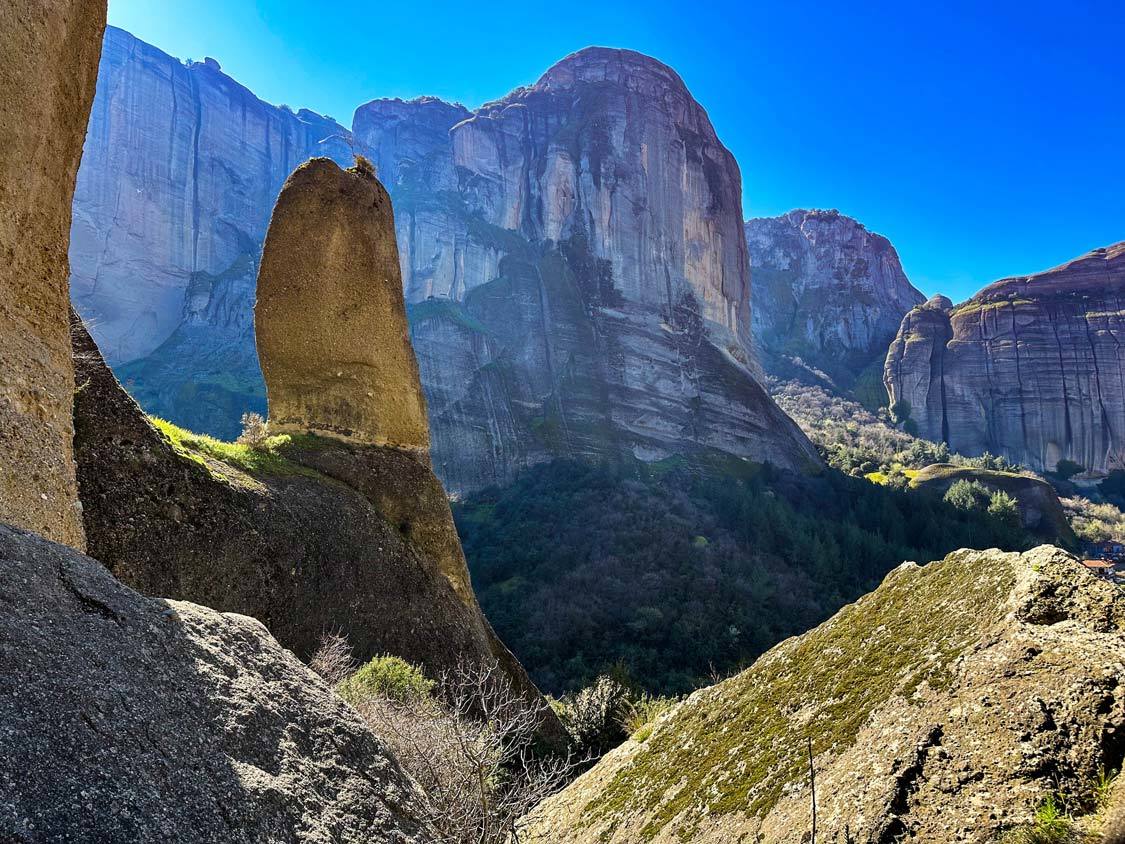 Beautiful views between the rocks of Meteora 