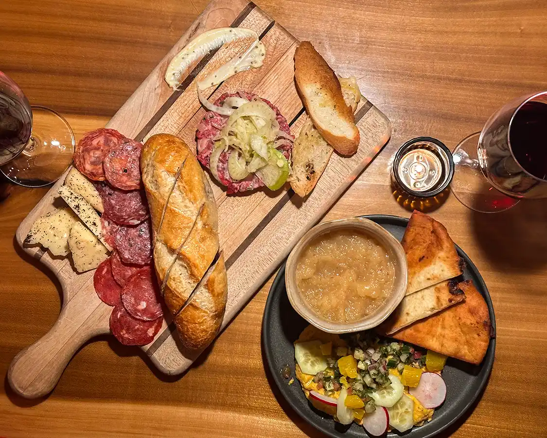 Charcuterie board from the 2800 du Parc restaurant