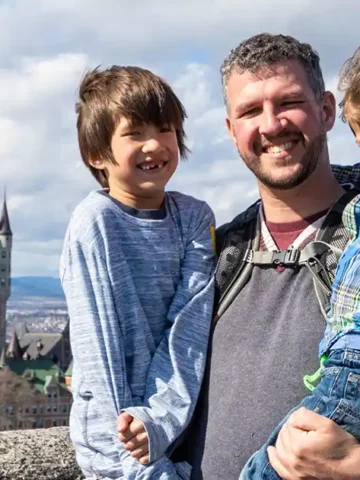 A father and his children preparing for adventure activities near Quebec City