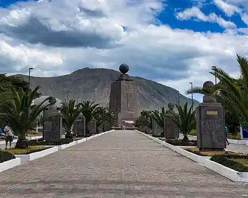 Full-day Quito tour with cable car and ecuator