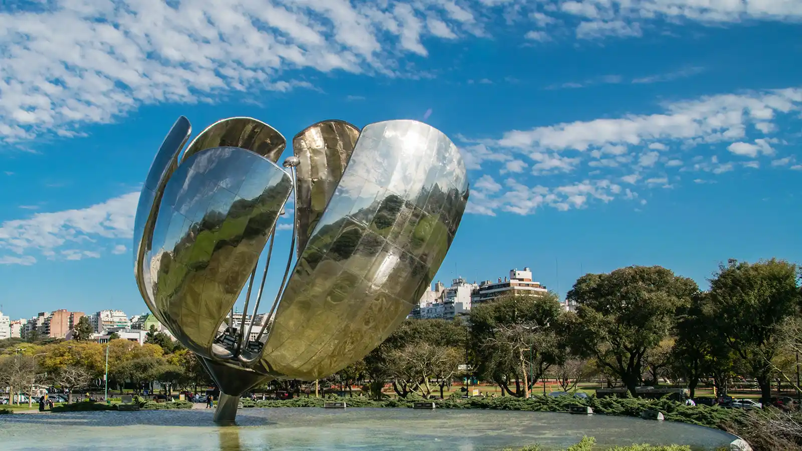 Floralis Gen&eacute;rica in Buenos Aires