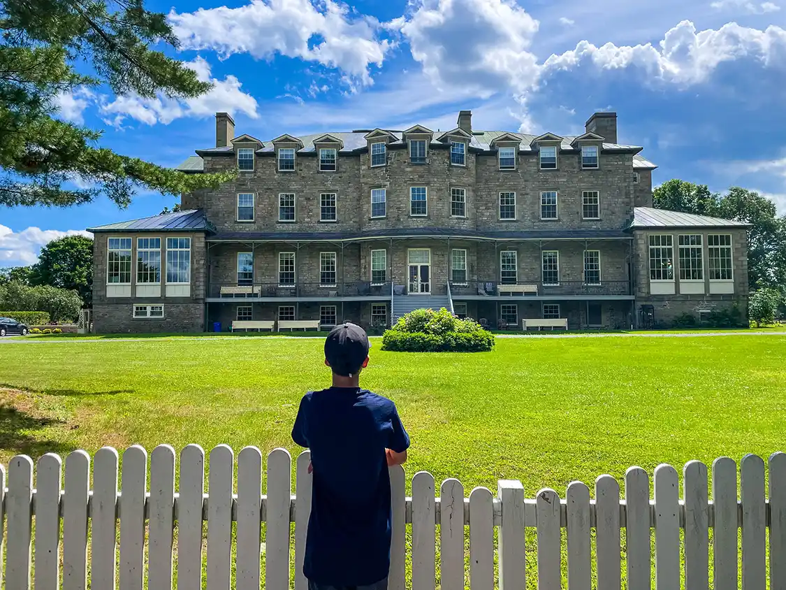 Child looking at the Fredericton Government Building