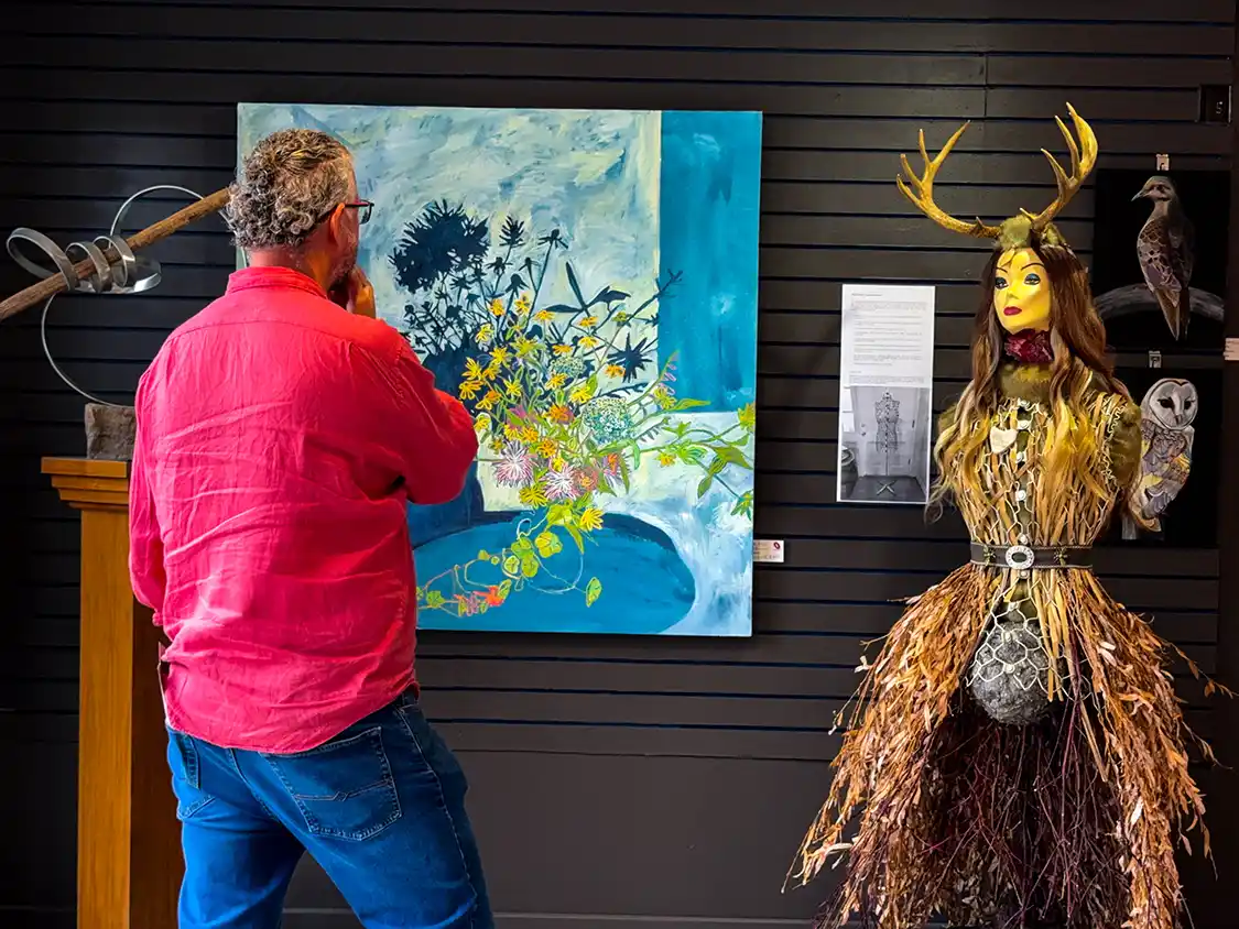 Kevin Wagar looking at the unique Autumnal artwork of Irene Jaeger